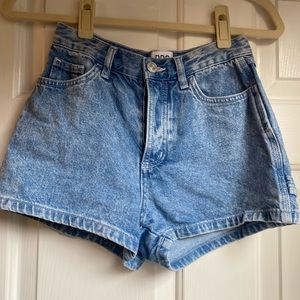 BDG UO 76 shorts size 24